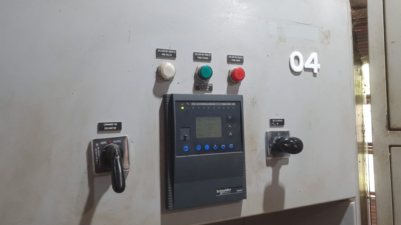 CAEMA — Telemetria e telecomando de água e esgoto 13 Painel elétrico com relé de proteção inspecionado pela SEABRA na manutenção da CAEMA