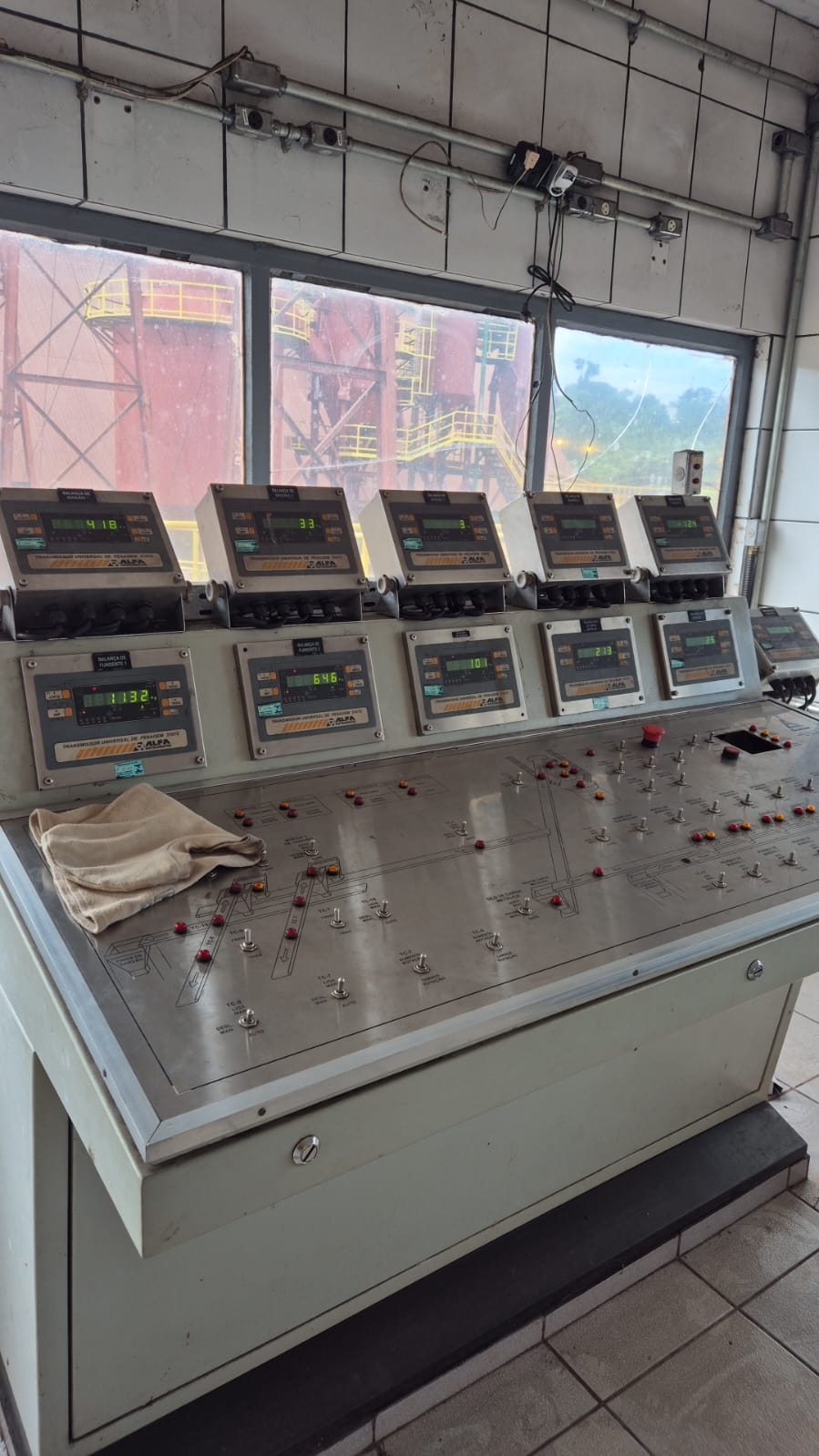 Âncora Norte — Nova automação do Alto-Forno 1 6 Mesa de operação do Alto-Forno 1 integrada à nova automação
