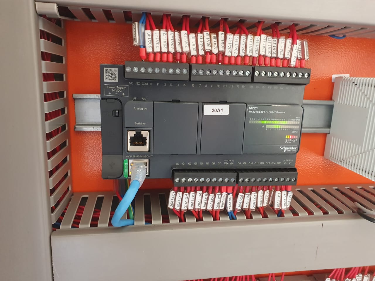 PLC Schneider Modicon M221 integrado ao controle de nível de elevatória da CAEMA