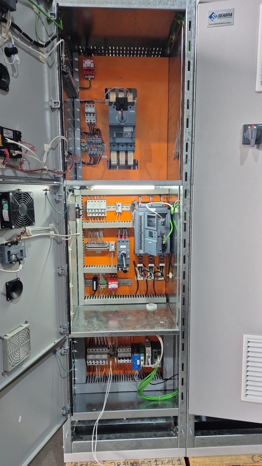 Sinobras — Painéis de inversores para o Revamp LC 4 Seção de controle e comunicação do painel GI-001