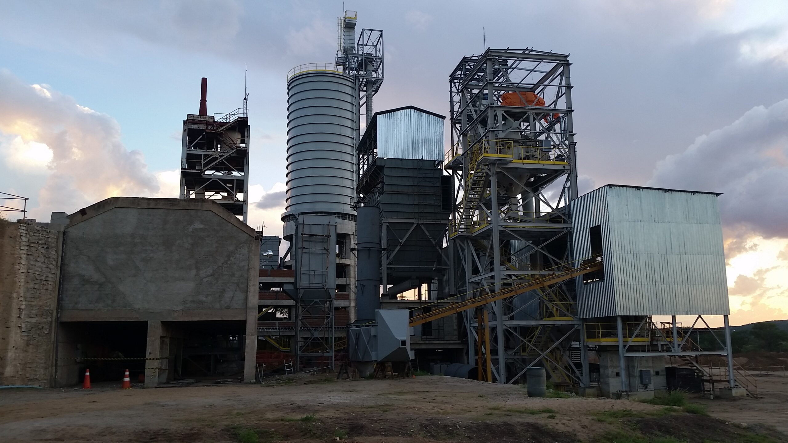 SRM — Da automação da moagem à subestação de 69 kV 1 Vista geral da fábrica de cimento SRM em Currais Novos RN