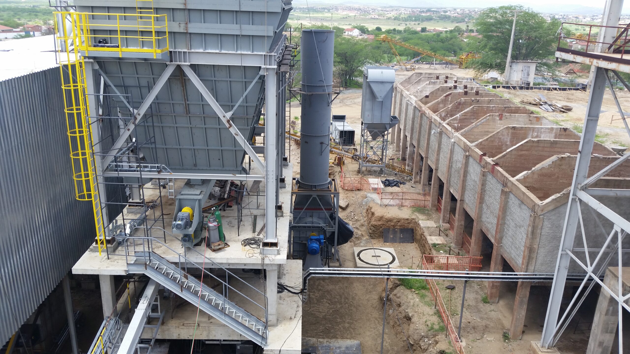 SRM — Da automação da moagem à subestação de 69 kV 4 Vista superior da área industrial da moagem de cimento SRM