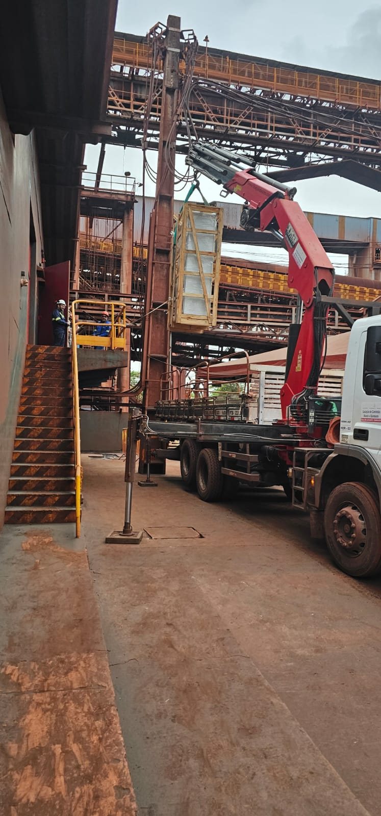 VLI — retrofit de painéis de PLC no TPSL 1 Movimentação do painel de automação no TPSL