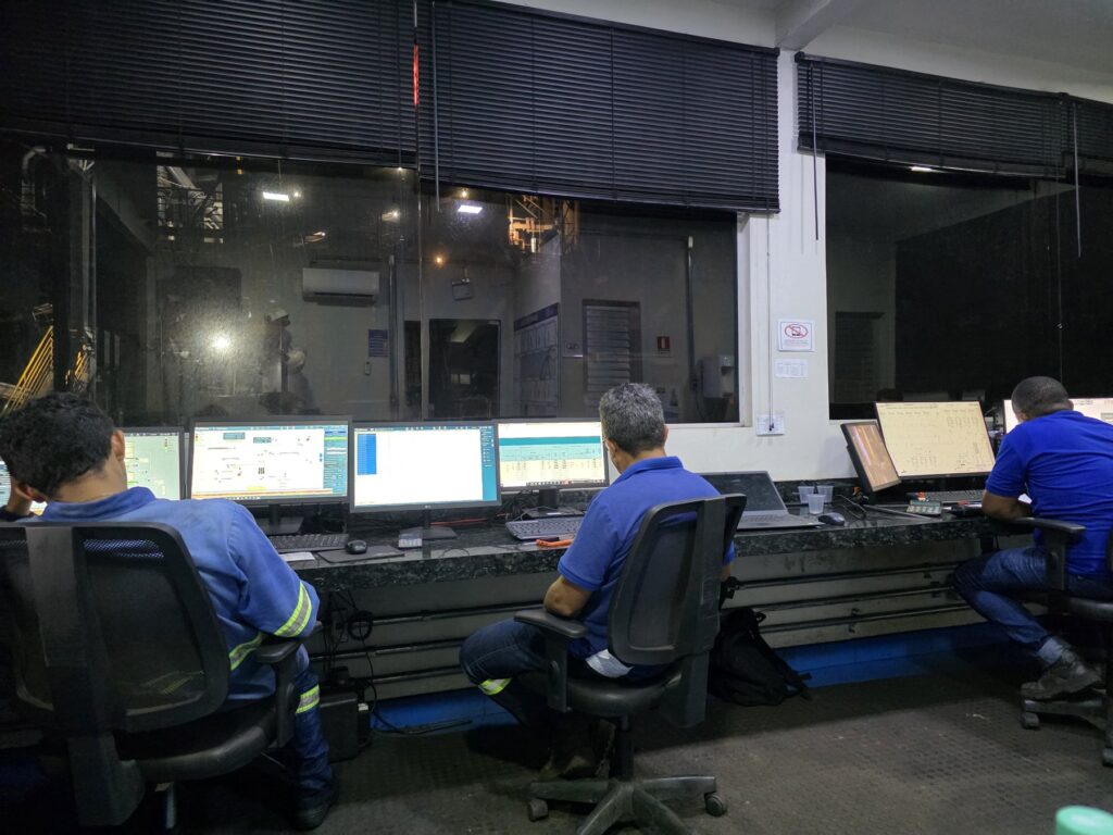 Automação dos Altos-Fornos da Terra Norte — sala controle